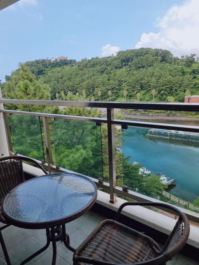 Cheonjiyeon Crystal Hotel Сеогвипо Екстериор снимка
