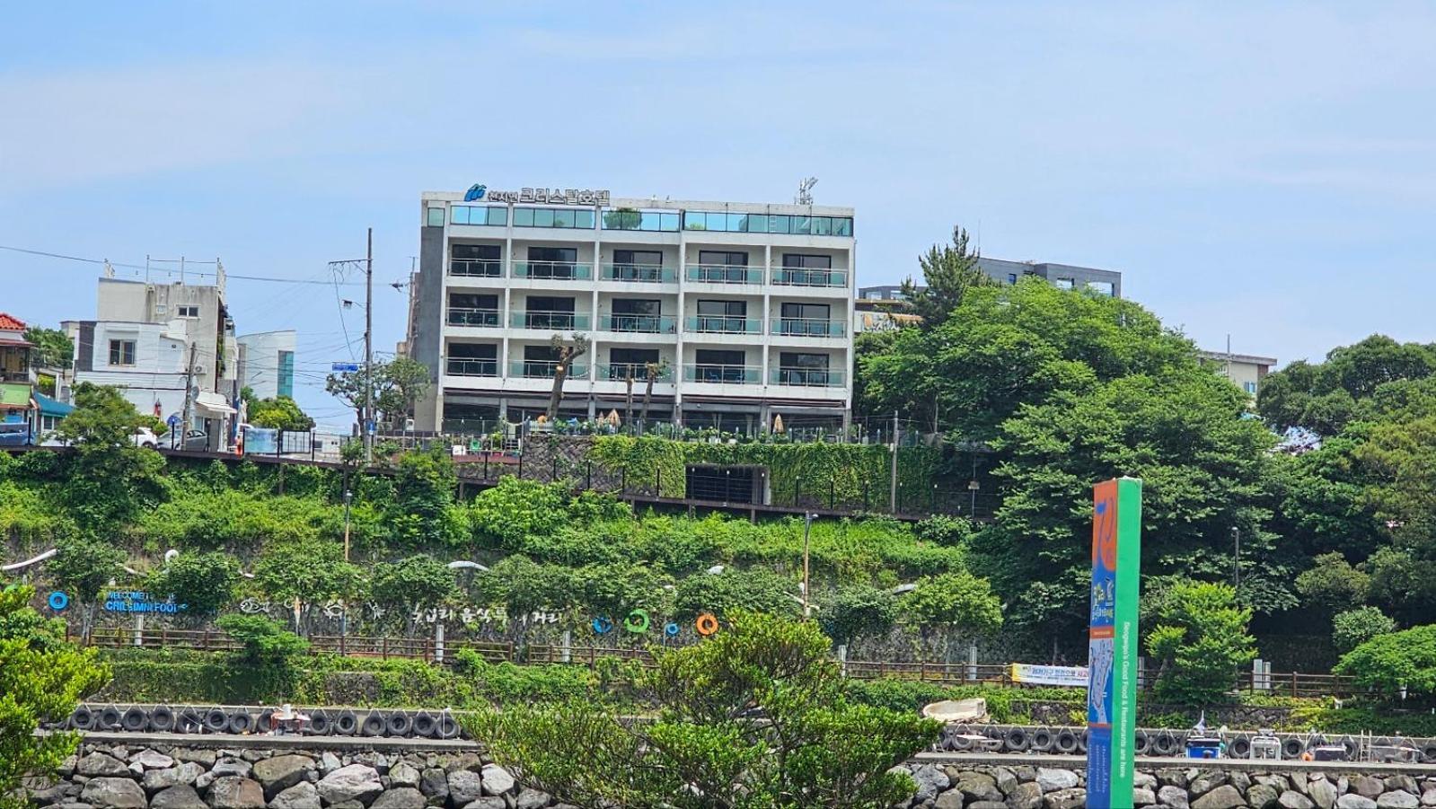 Cheonjiyeon Crystal Hotel Сеогвипо Екстериор снимка