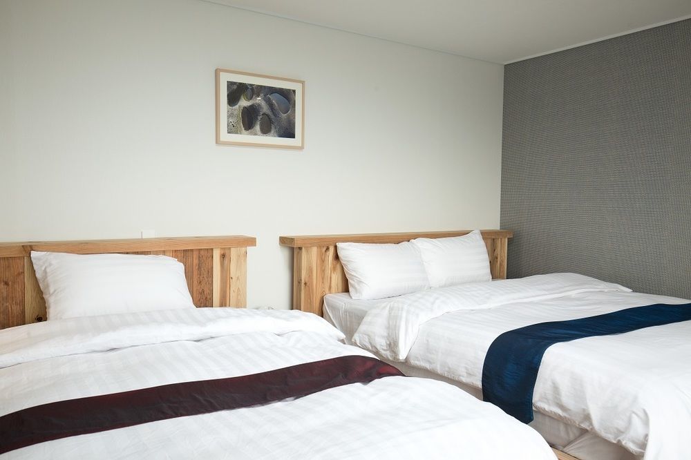 Cheonjiyeon Crystal Hotel Сеогвипо Екстериор снимка