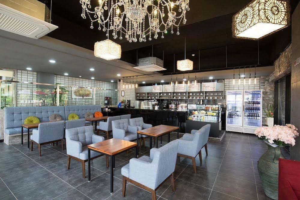Cheonjiyeon Crystal Hotel Сеогвипо Екстериор снимка