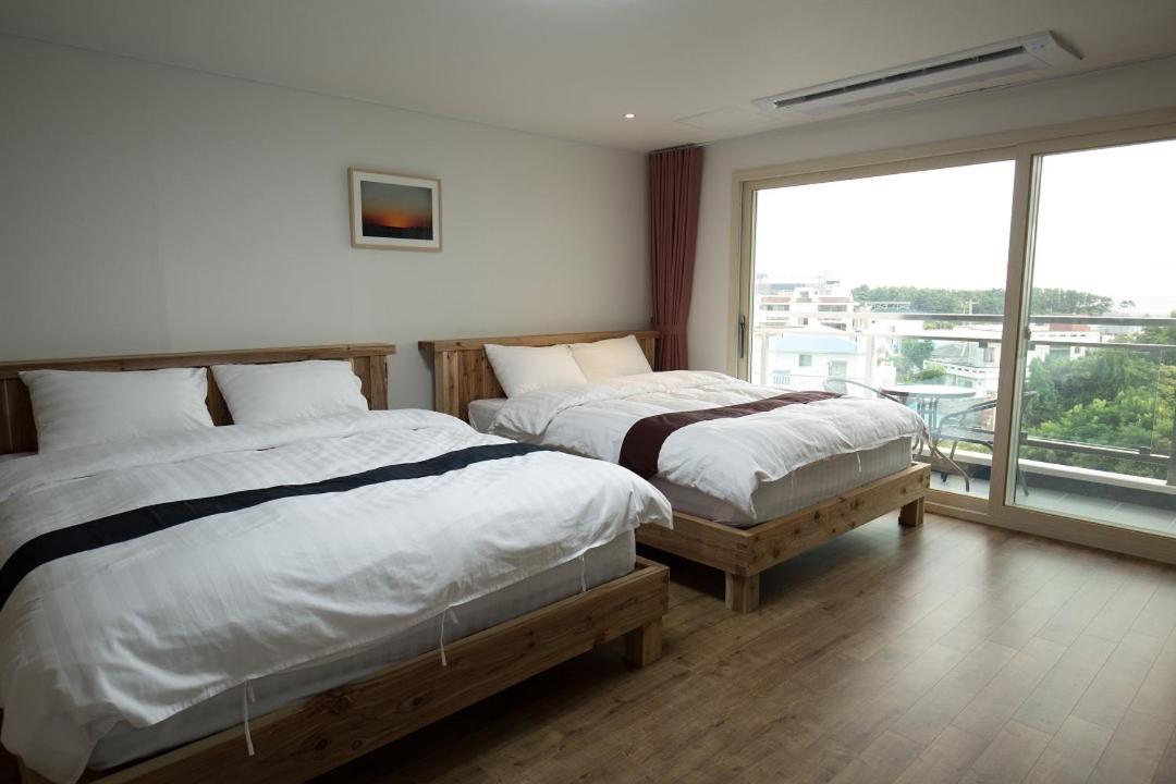 Cheonjiyeon Crystal Hotel Сеогвипо Екстериор снимка